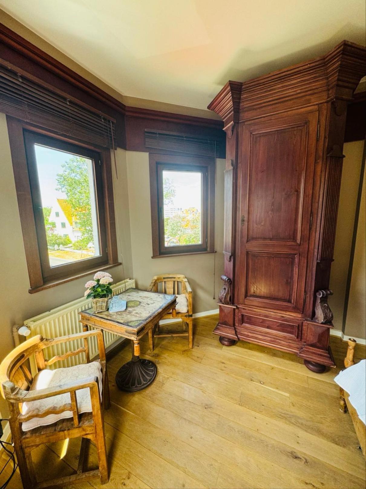 Ruime Slaapkamers Met Badkamers In Belle Epoquevilla- Concessiewijk De Haan Εξωτερικό φωτογραφία